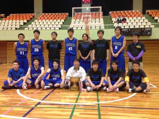 富山県代表チームとして初優勝を果たした 男子バスケットボール部