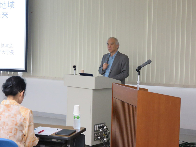 「国土計画と日本海地域－過去、現在、未来」について講演する日本学術会議大西隆会長
