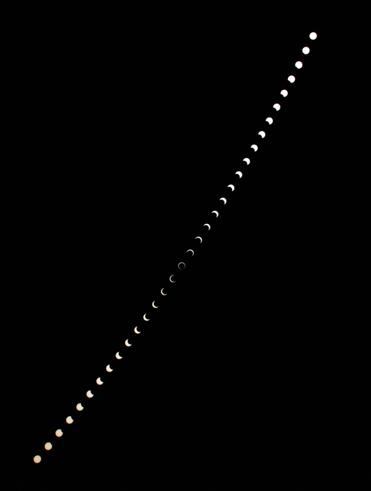 名古屋で観測された金環日食の様子（天文同好会撮影）連続写真